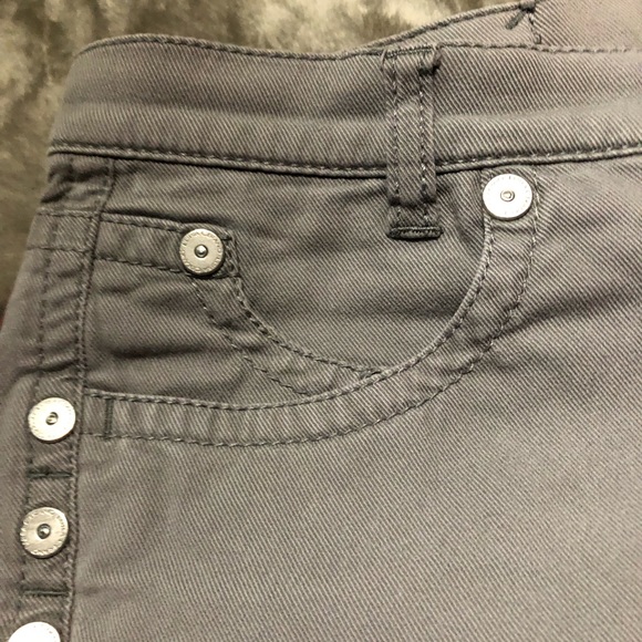 Size 10 LUISA CERANO capri pants - Picture 6 of 16